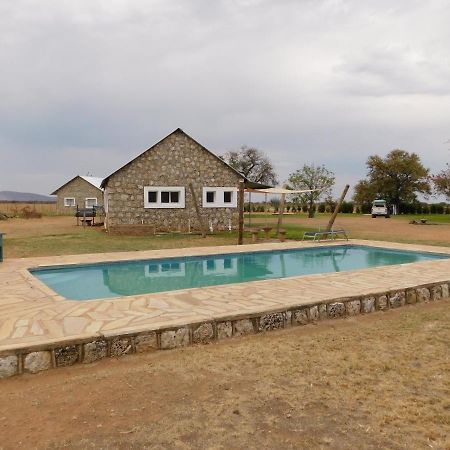 Отель Meteorite Rest Camp Grootfontein Экстерьер фото