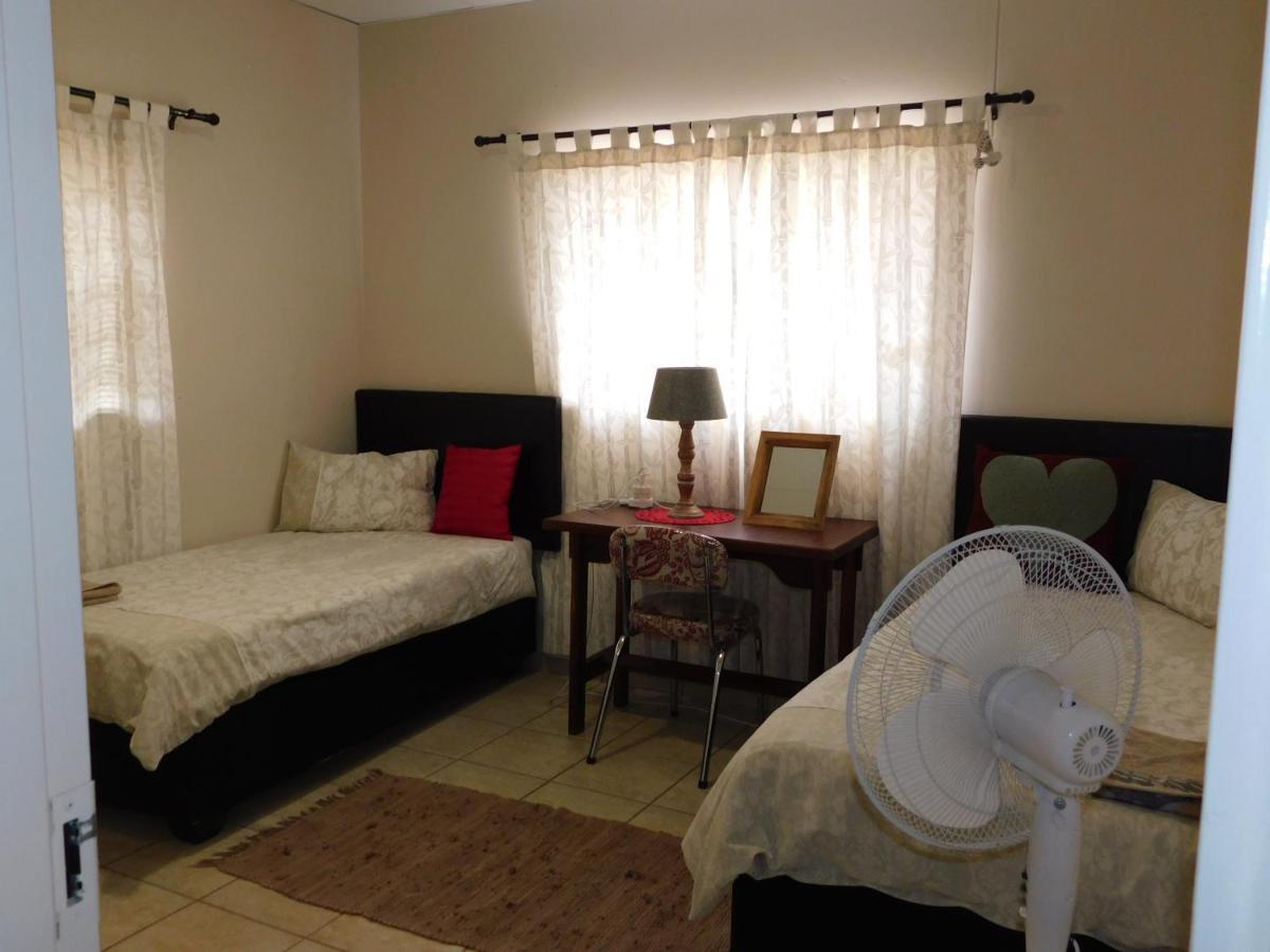 Отель Meteorite Rest Camp Grootfontein Экстерьер фото