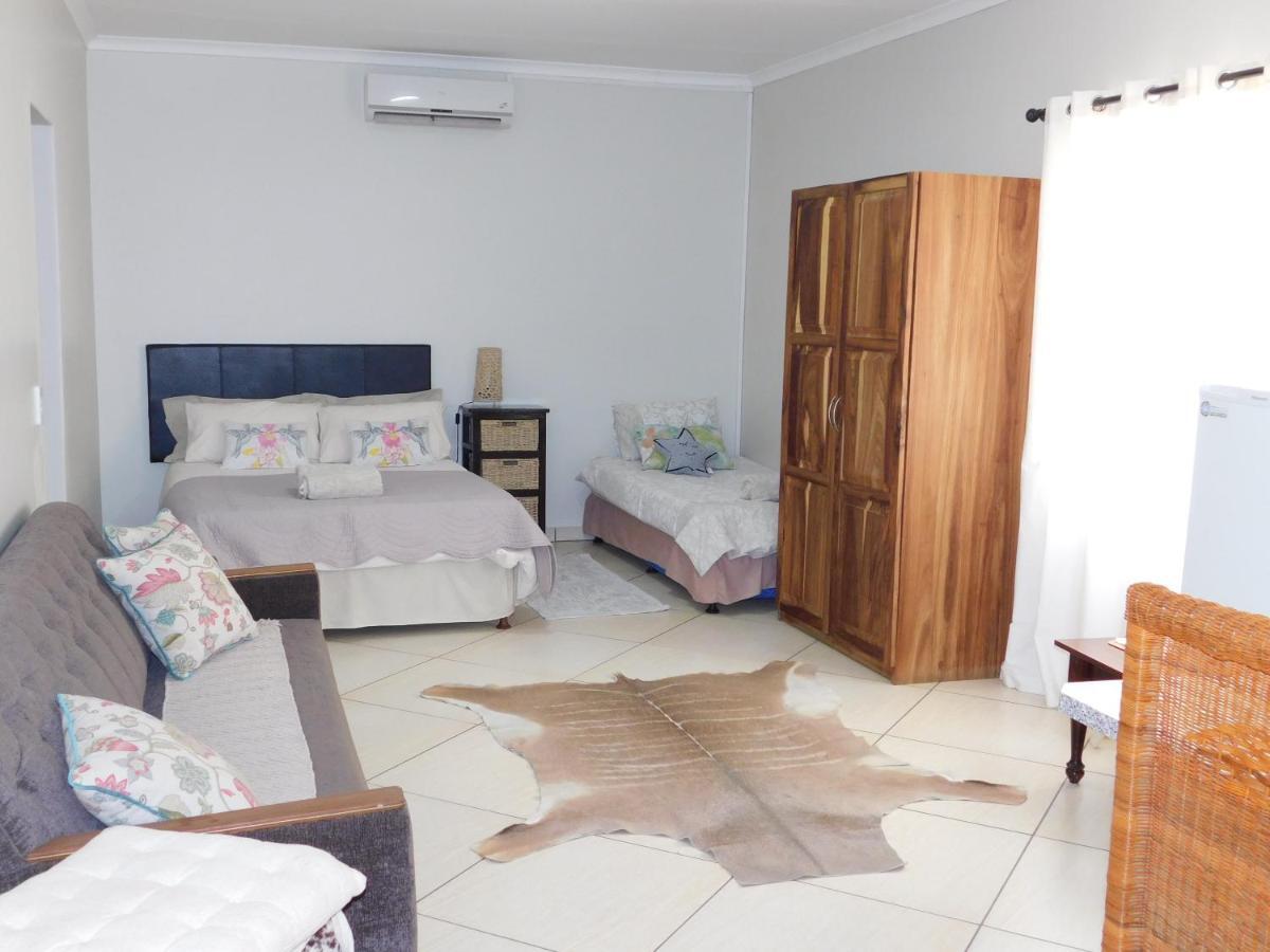 Отель Meteorite Rest Camp Grootfontein Экстерьер фото