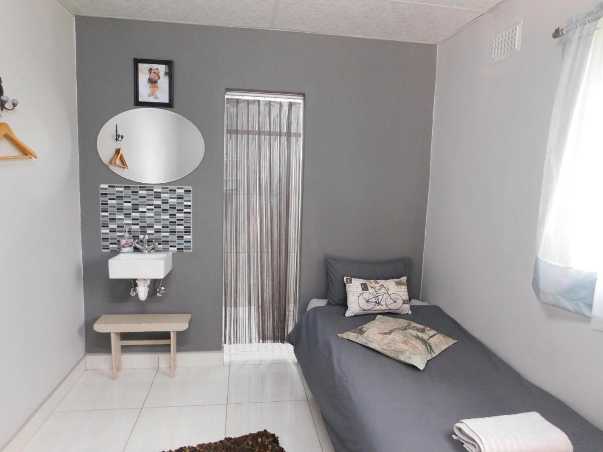Отель Meteorite Rest Camp Grootfontein Экстерьер фото