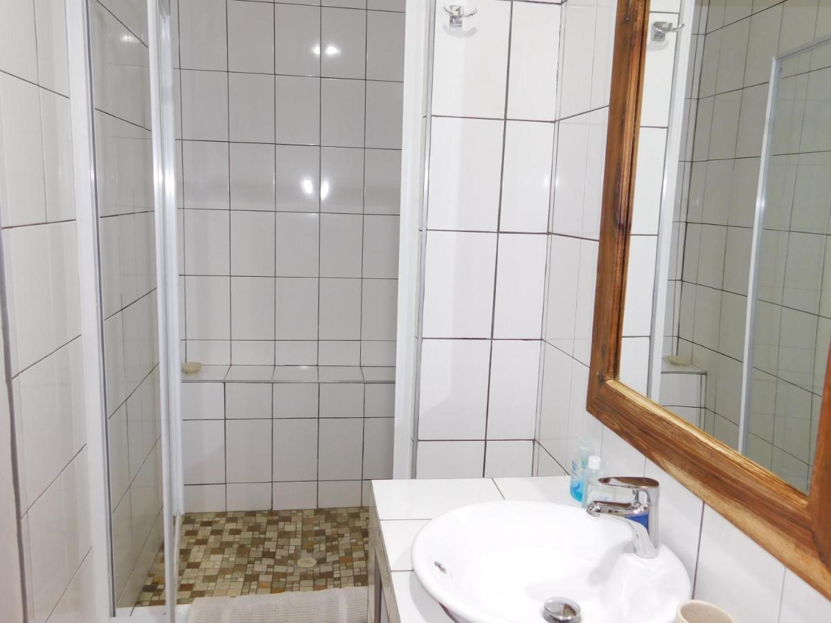 Отель Meteorite Rest Camp Grootfontein Экстерьер фото
