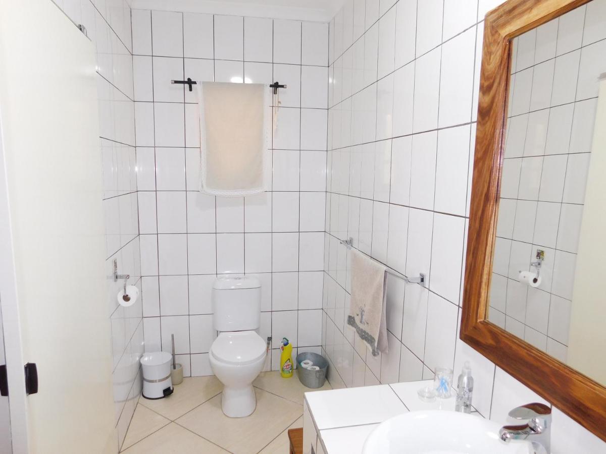 Отель Meteorite Rest Camp Grootfontein Экстерьер фото