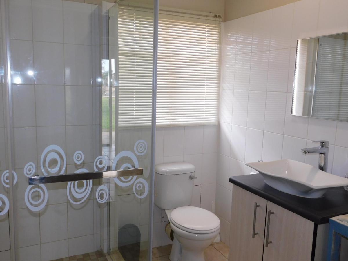 Отель Meteorite Rest Camp Grootfontein Экстерьер фото